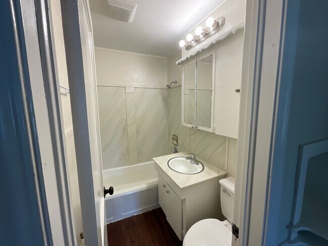 Foto del edificio - 308 E Kittyhawk Dr