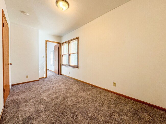 Foto del edificio - 2718 Commercial Ave