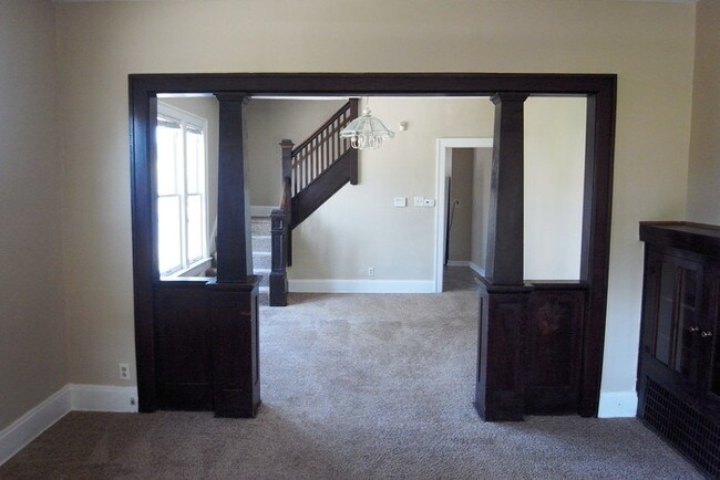 Building Photo - 326 E 8th Ave