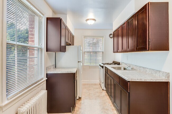 Foto del edificio - 3320 11th Pl SE