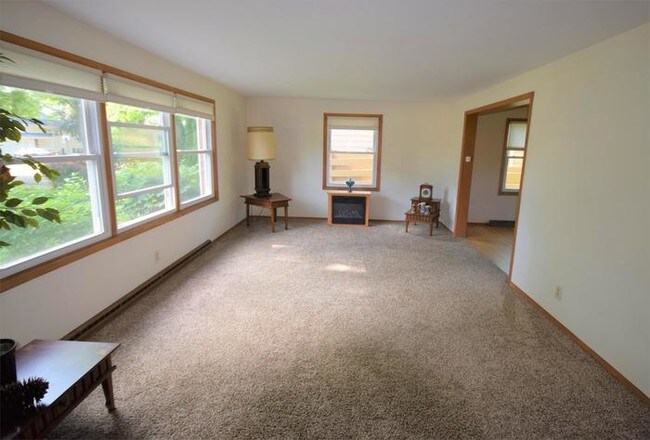 Foto del edificio - 4 Bedroom Single Family-Appleton North