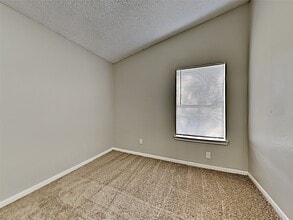 Building Photo - 3215 Boynton Dr