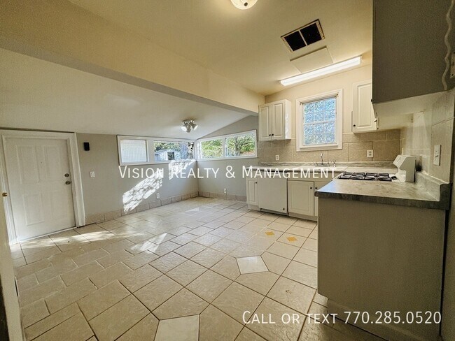 Foto del edificio - 302 Mandeville Ave