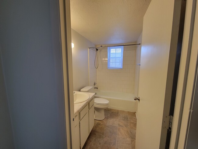 Building Photo - 3111 Ellsworth St NE