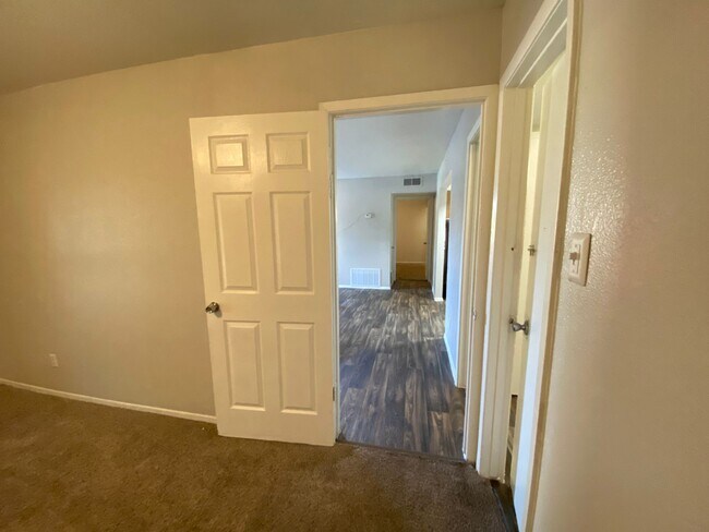 Foto del edificio - 1004 Allena Dr