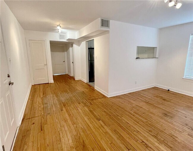 Foto del edificio - 1712 Enfield Rd