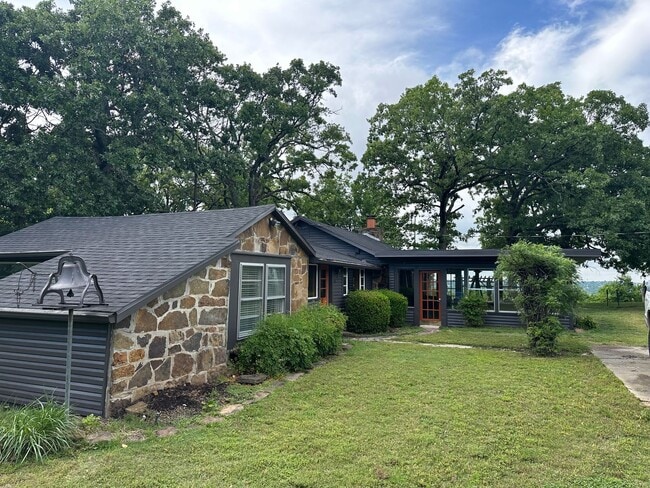 Building Photo - Historic Two Bed, Two Bath Home with a priceless view + landscaping included!