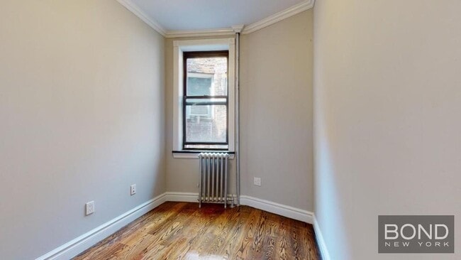 Foto del edificio - 326 E 35th St