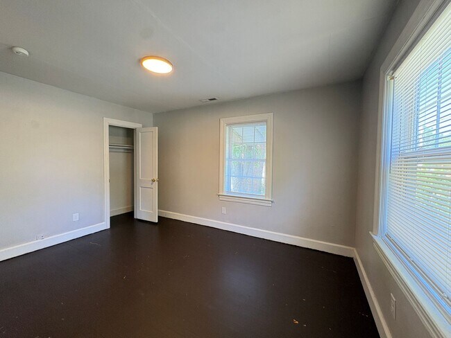 Foto del edificio - COMING SOON - 2 Bedroom, 1 Bathroom House in High Point!