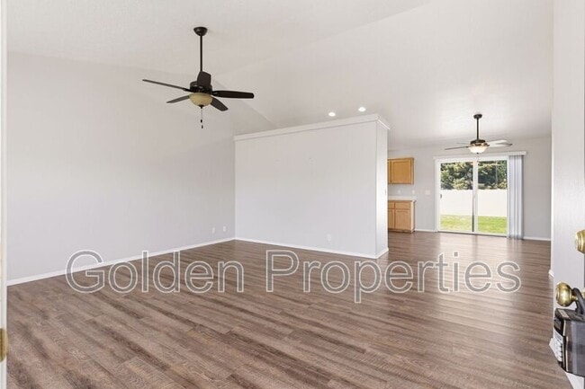 Building Photo - 10654 N Seaside St