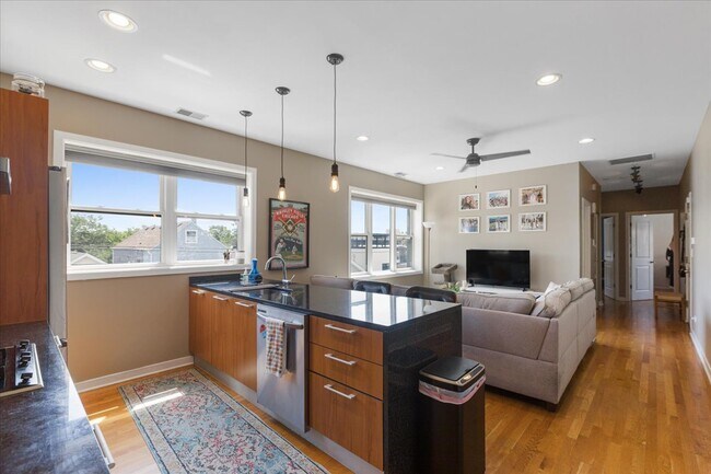 Foto del edificio - 1653 N Fairfield Ave