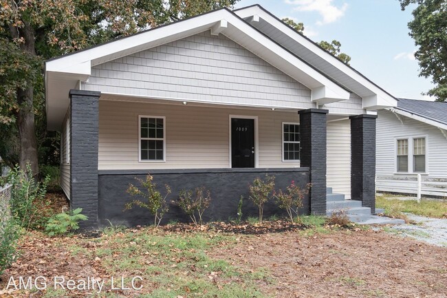 Building Photo - 3 br, 1.5 bath House - 1009 N McKay Ave