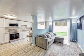 Building Photo - 5606 Roberts Dr