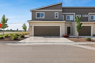 Building Photo - 5720 Cherry Ln