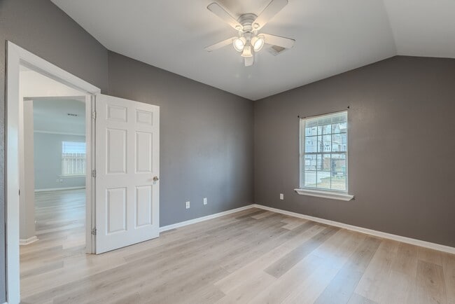 Foto del edificio - 834 Elkhart St