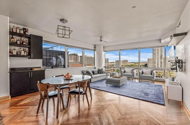 Prestigious Corner 9th Floor Unit overlooking Cathedral Square - 545 E Wells St
