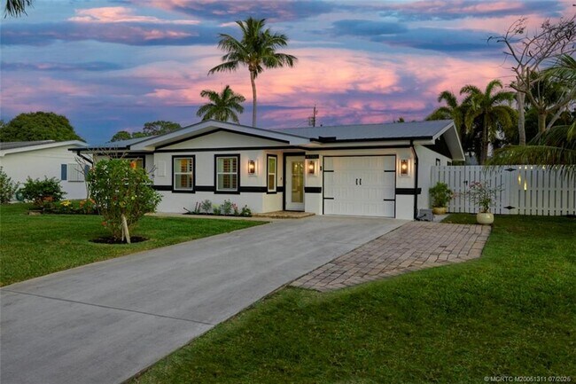 Foto del edificio - 4780 SE Bayshore Terrace