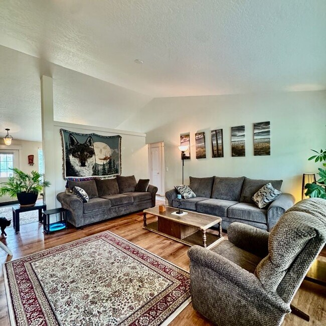 Foto del edificio - Cute 3 bed 2 bath unit for rent!