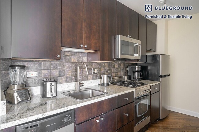 Foto del edificio - 1400 N Lake Shore Dr