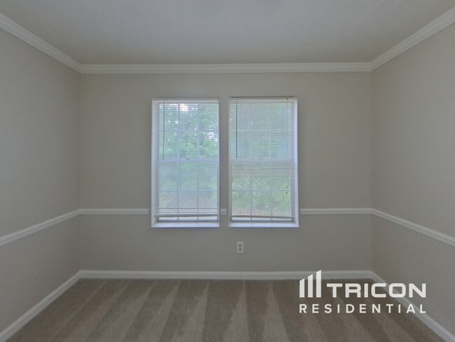 Building Photo - 5242 Selene Dr