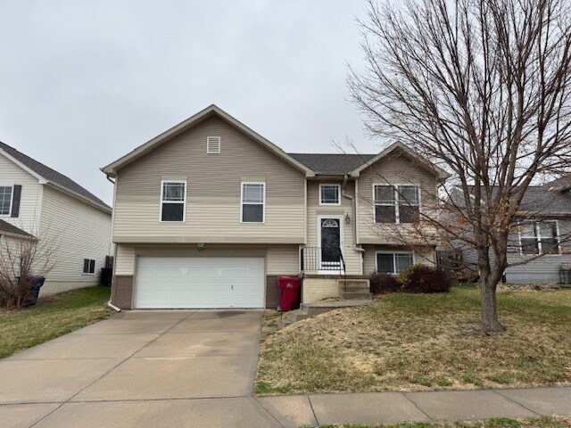 Photo - 11002 Girard St (Omaha, NE)