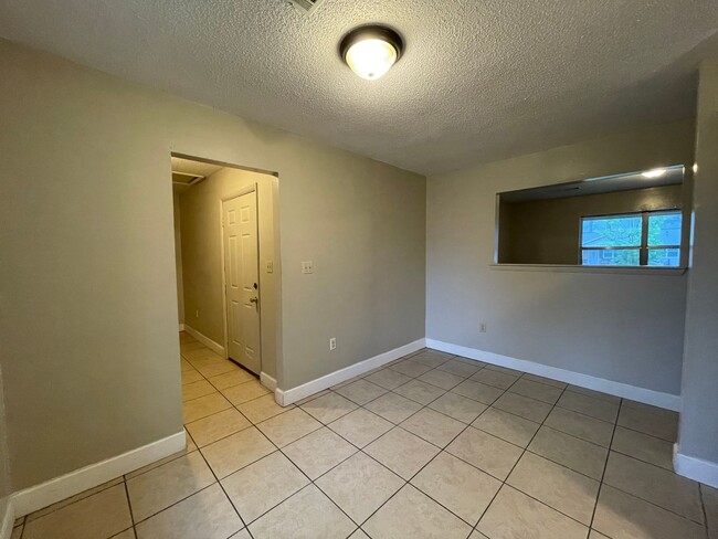 Building Photo - Home For Rent