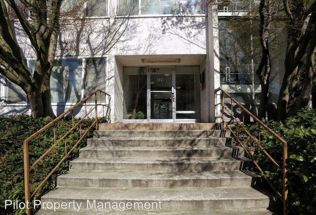 Building Photo - 320 W Republican St