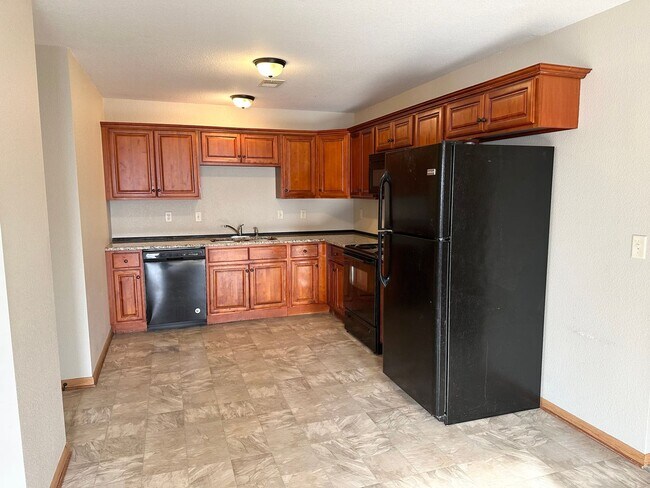 Building Photo - 3 Bed Single Level Duplex in Blue Springs;...