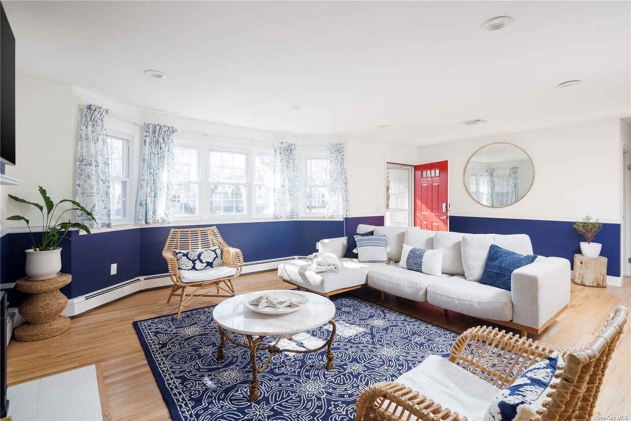 129 Lynncliff Rd, Hampton Bays, NY 11946 House Rental in Hampton Bays