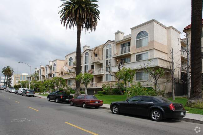 Building Photo - 330 S Harvard Blvd