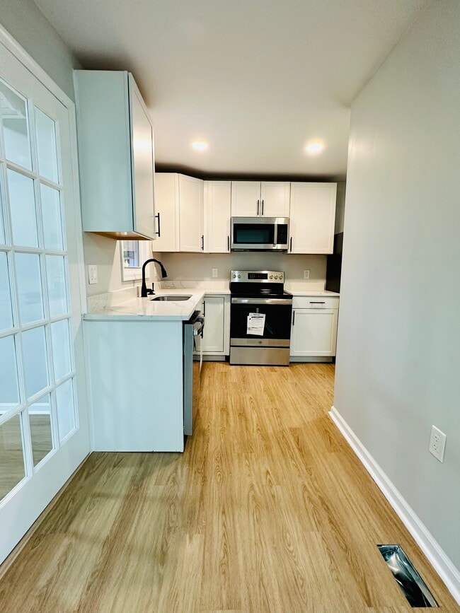 Foto del edificio - 5906 Leewood Ave
