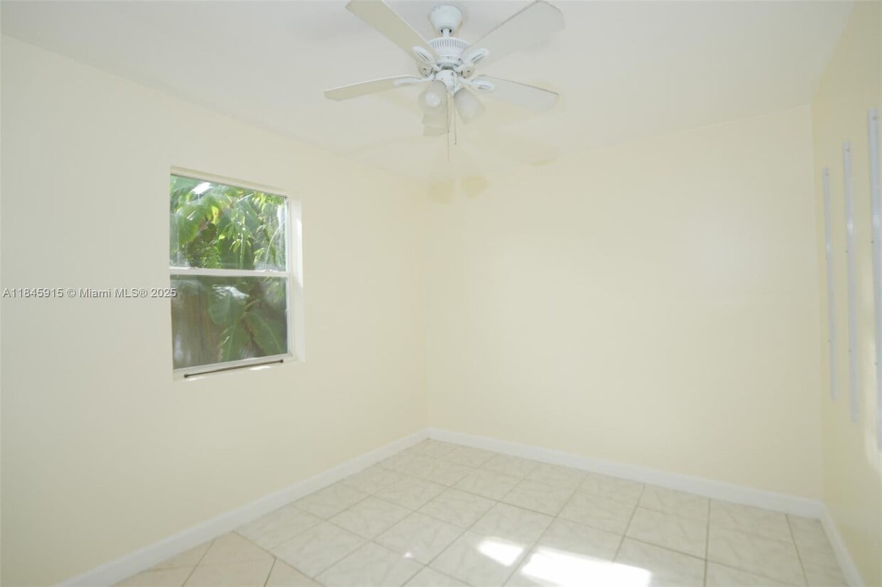 Foto del edificio - 115 NE 192nd St