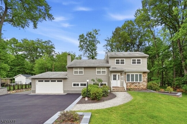 Building Photo - 47 Crossbrook Rd
