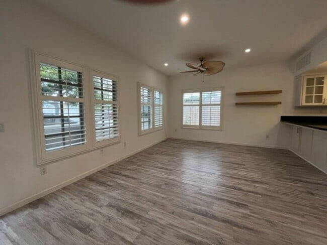 Building Photo - OB Beach House! 3 Bed 2.5 Bath A Block From the Water