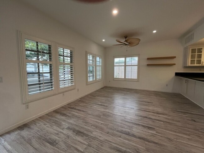 Foto del edificio - OB Beach House! 3 Bed 2.5 Bath A Block From the Water