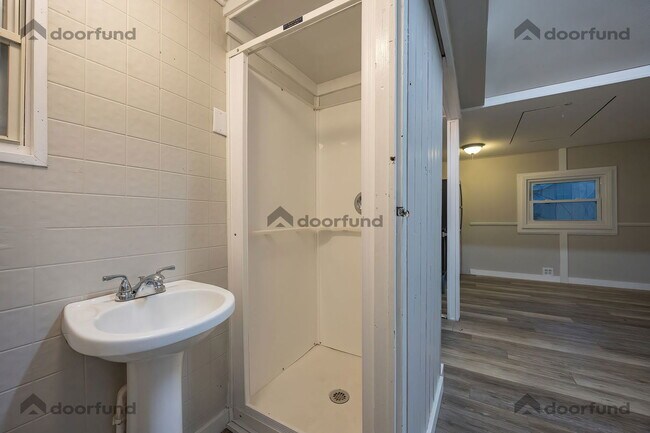 Foto del edificio - 5 Forrest Rd