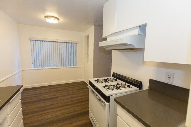 Building Photo - 910 N Ogden Dr