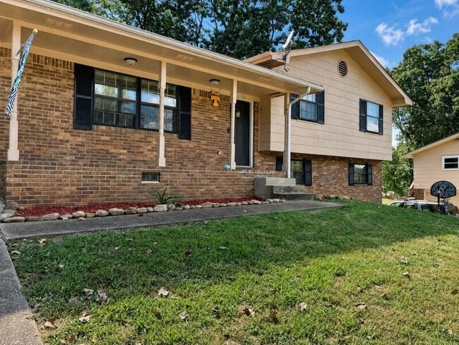 Building Photo - 1606 Lisa Lynn Dr