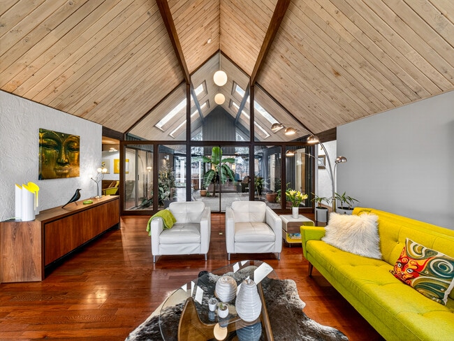 Building Photo - 10956 SE Azar Dr