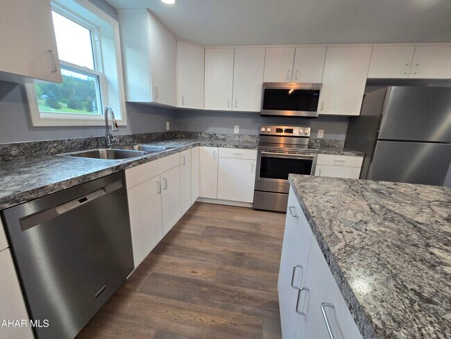 Foto del edificio - 1654 Quaker Valley Rd