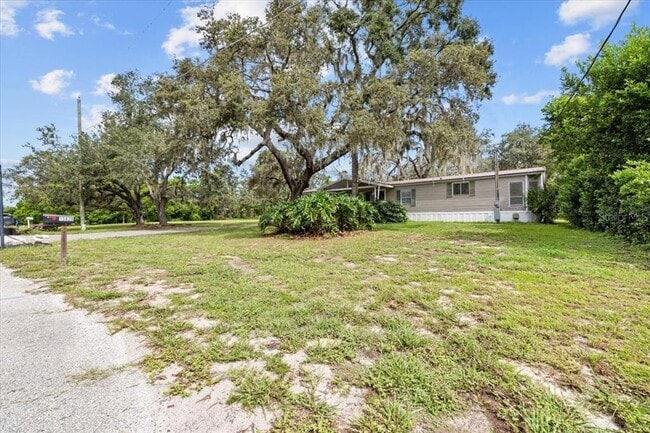 Foto del edificio - 13920 Hillcrest Dr