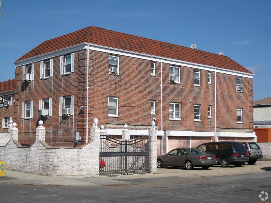 Foto del edificio - 63-15 110th St