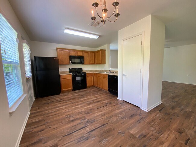 Foto del edificio - 4 Bedroom in Thaxton Place
