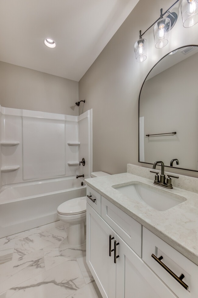 Building Photo - 325 Monroe Dr