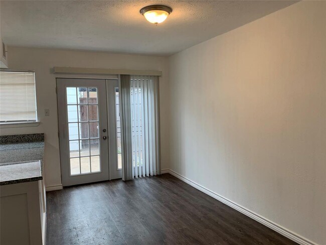 Building Photo - 7343 Chasewood Dr