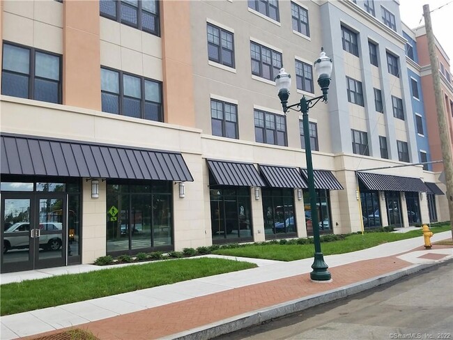 Foto del edificio - 215 Stillwater Ave