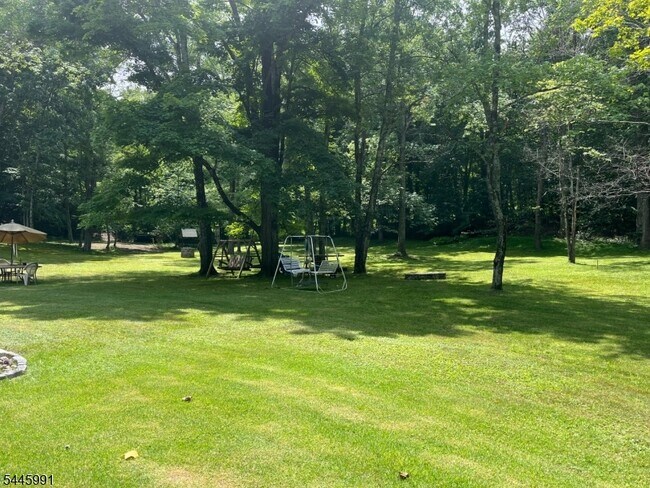 Foto del edificio - 860 Burnt Meadow Rd