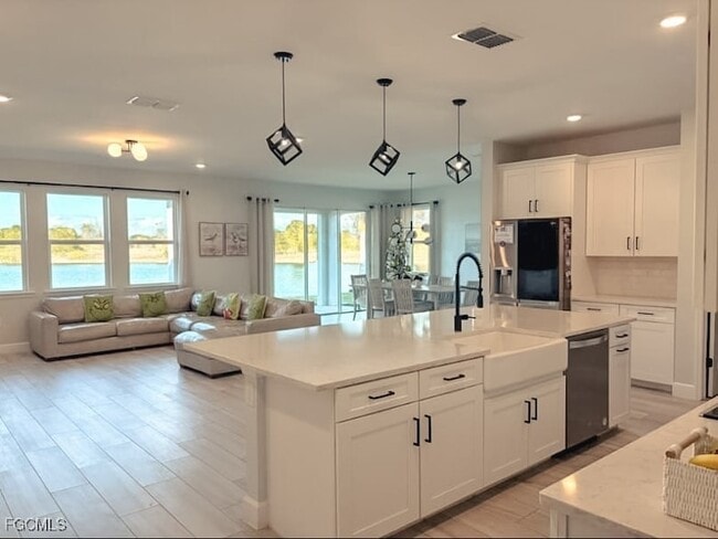 Building Photo - 2038 Grove Dr