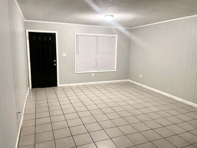 Foto del edificio - 201 E Baldwin