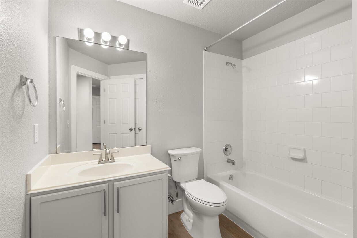 Foto del edificio - 7310 Wisteria Chase Pl